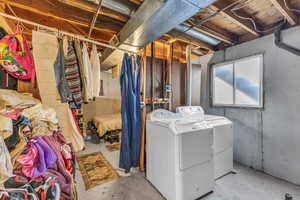 Basement with washing machine and dryer