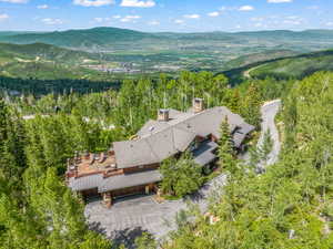 Aerial view with a mountain view