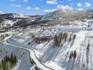 Snowy aerial view with a mountain view