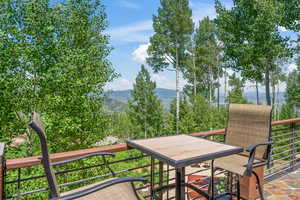 Balcony featuring a mountain view