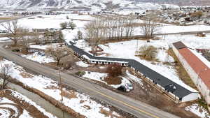 Snowy aerial view featuring a mountain view