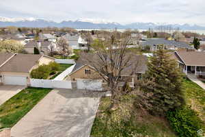 Drone / aerial view featuring a mountain view