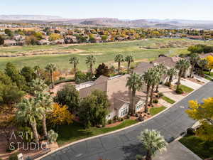 Aerial view with a mountain view