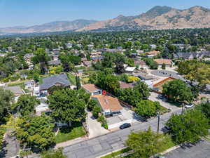 Bird's eye view featuring a mountain view