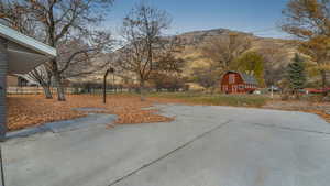 View of yard featuring a mountain view and an outdoor structure