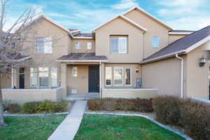 View of front of home featuring a front yard