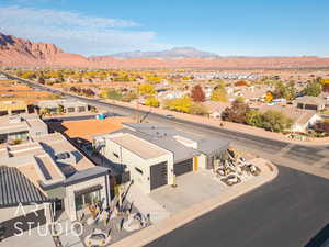 Birds eye view of property featuring a mountain view