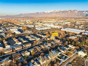 Bird's eye view with a mountain view