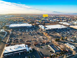 Bird's eye view featuring a mountain view