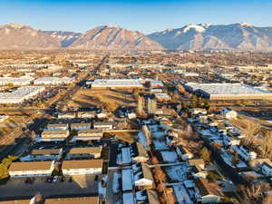 Aerial view with a mountain view