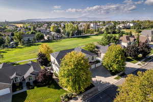 Aerial view with a mountain view