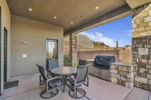 View of patio / terrace with area for grilling and grilling area