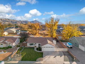 Bird's eye view with a mountain view