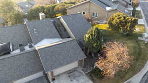 Birds eye view of property