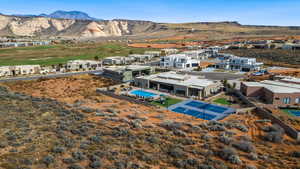 Bird's eye view with a mountain view