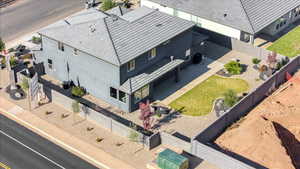 Birds eye view of property