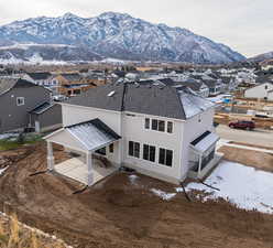 Aerial view with a mountain view