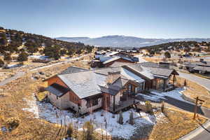 Aerial view with a mountain view