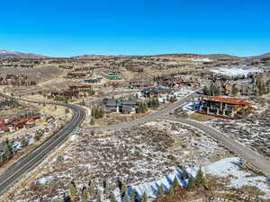 Snowy aerial view featuring a mountain view