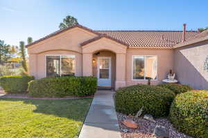 View of front of property featuring a front yard