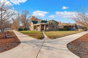 View of front of house featuring a front lawn