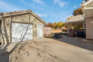 Garage with cooling unit