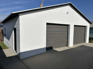 Large Oversize 4 car garage