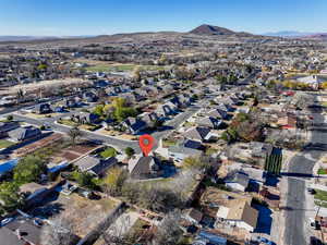 Birds eye view of property featuring a mountain view