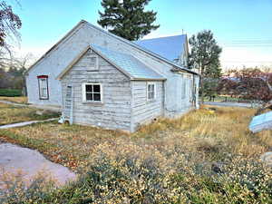 View of home's exterior