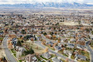 Bird's eye view with a mountain view