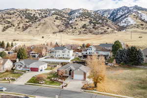 Birds eye view of property featuring a mountain view