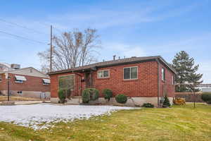 Ranch-style house with a front lawn