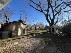 View of yard featuring a storage shed