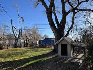 View of yard with a shed