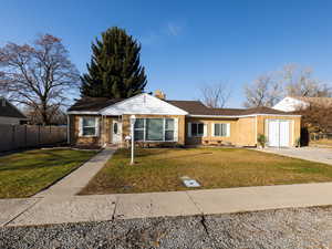 Ranch-style house with a front yard