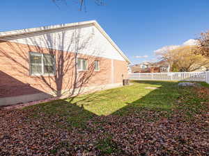 Exterior space, side yard