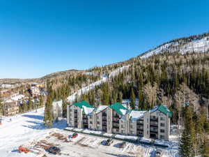 Snowy aerial view featuring a mountain view