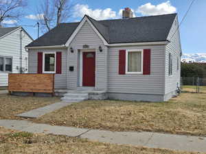 View of front of property featuring a front yard