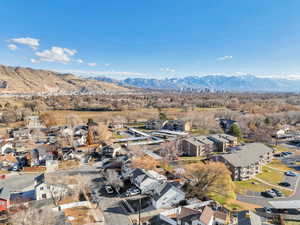 Aerial view with a mountain view