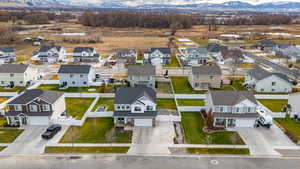 Bird's eye view with a mountain view