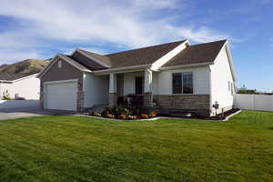 Craftsman house with covered porch, a garage, and a front yard