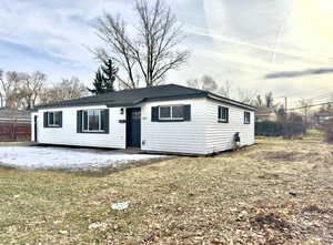 Single story home with a front yard