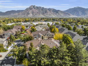 Bird's eye view featuring a mountain view