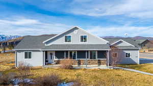 View of front facade featuring a mountain view and a front yard