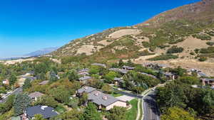 Bird's eye view featuring a mountain view