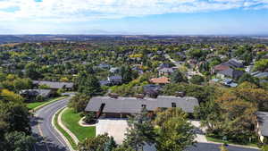 Bird's eye view with a mountain view