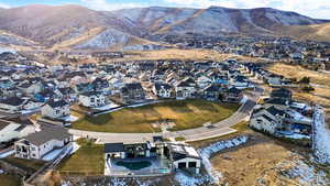 Birds eye view of property featuring a mountain view