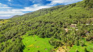 Aerial view with a mountain view