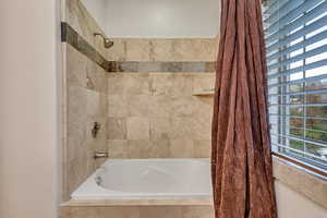 Bathroom featuring tiled shower / bath combo