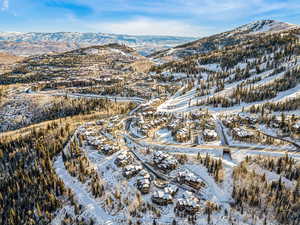 Snowy aerial view with a mountain view